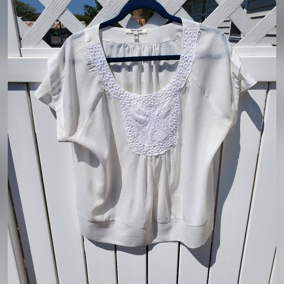 🤍Beautiful top🤍 - Picture 2 of 6